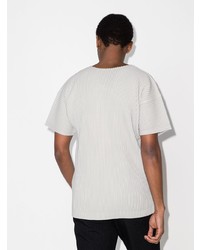 graues T-Shirt mit einem Rundhalsausschnitt von Homme Plissé Issey Miyake