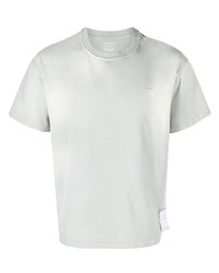 graues T-Shirt mit einem Rundhalsausschnitt von Satisfy