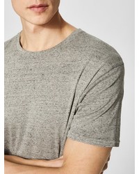 graues T-Shirt mit einem Rundhalsausschnitt von Selected Homme