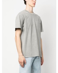 graues T-Shirt mit einem Rundhalsausschnitt von Carhartt WIP