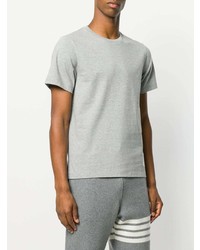 graues T-Shirt mit einem Rundhalsausschnitt von Thom Browne