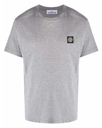 graues T-Shirt mit einem Rundhalsausschnitt von Stone Island