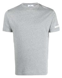 graues T-Shirt mit einem Rundhalsausschnitt von Stone Island