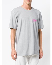 graues T-Shirt mit einem Rundhalsausschnitt von Stussy