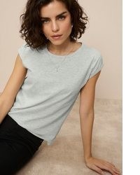 graues T-Shirt mit einem Rundhalsausschnitt von Tamaris