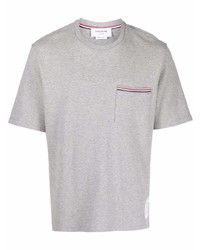 graues T-Shirt mit einem Rundhalsausschnitt von Thom Browne