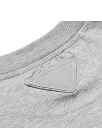 graues T-Shirt mit einem Rundhalsausschnitt von Prada