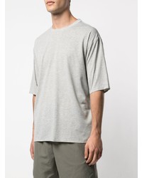 graues T-Shirt mit einem Rundhalsausschnitt von Descente Allterrain