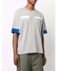 graues T-Shirt mit einem Rundhalsausschnitt von Sacai