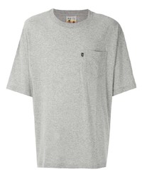 graues T-Shirt mit einem Rundhalsausschnitt von Àlg