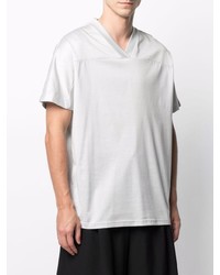 graues T-Shirt mit einem V-Ausschnitt von Low Brand