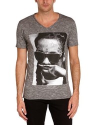 graues T-Shirt mit einem V-Ausschnitt von Eleven Paris
