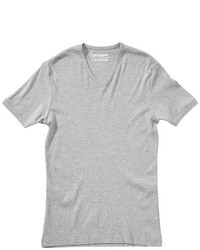 graues T-Shirt mit einem V-Ausschnitt von Garage