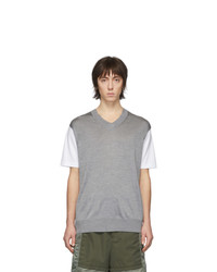 graues T-Shirt mit einem V-Ausschnitt von Junya Watanabe