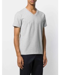 graues T-Shirt mit einem V-Ausschnitt von Filippa K