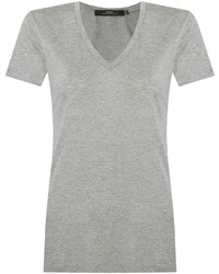 graues T-Shirt mit einem V-Ausschnitt