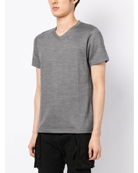 graues T-Shirt mit einem V-Ausschnitt von Private Stock