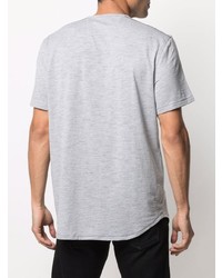 graues T-shirt mit einer Knopfleiste von John Varvatos