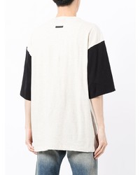 graues T-shirt mit einer Knopfleiste von Fear Of God