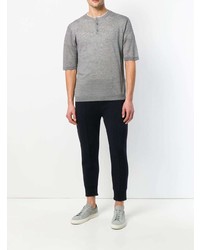 graues T-shirt mit einer Knopfleiste von Eleventy