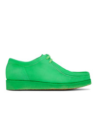 grüne Chukka-Stiefel aus Wildleder