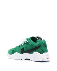 grüne Sportschuhe von Nike