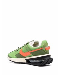 grüne Sportschuhe von Nike