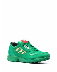 grüne Sportschuhe von adidas