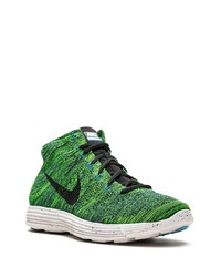 grüne Sportschuhe von Nike