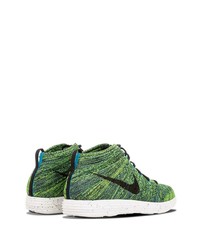 grüne Sportschuhe von Nike