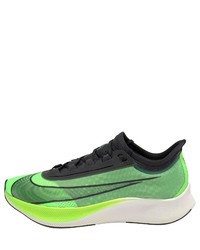 grüne Sportschuhe von Nike