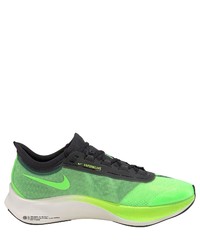 grüne Sportschuhe von Nike