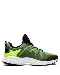 grüne Sportschuhe von Nike
