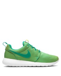 grüne Sportschuhe von Nike