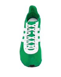 grüne Sportschuhe von adidas