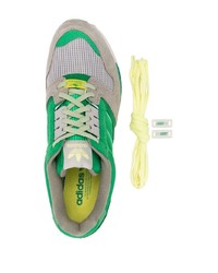 grüne Sportschuhe von adidas