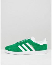 grüne Turnschuhe von adidas