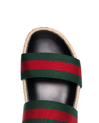 grüne und rote Sandalen von Gucci