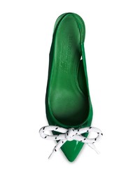 grüne verzierte Leder Pumps von Burberry