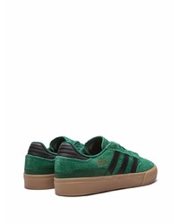 grüne Wildleder niedrige Sneakers von adidas