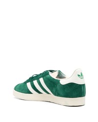 grüne Wildleder niedrige Sneakers von adidas