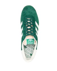 grüne Wildleder niedrige Sneakers von adidas