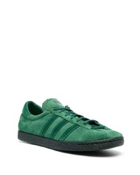 grüne Wildleder niedrige Sneakers von adidas