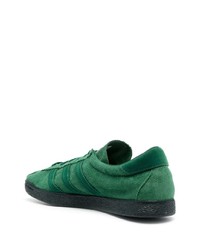 grüne Wildleder niedrige Sneakers von adidas