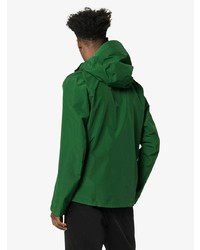 grüne Windjacke von Arc'teryx