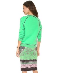 grüner bedruckter Pullover mit einem Rundhalsausschnitt von Emma Cook