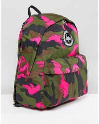 grüner Camouflage Rucksack von Hype