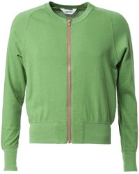 grüner Pullover mit einem Reißverschluß