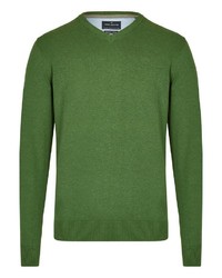grüner Pullover mit einem V-Ausschnitt von Daniel Hechter