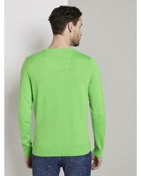 grüner Pullover mit einem V-Ausschnitt von Tom Tailor